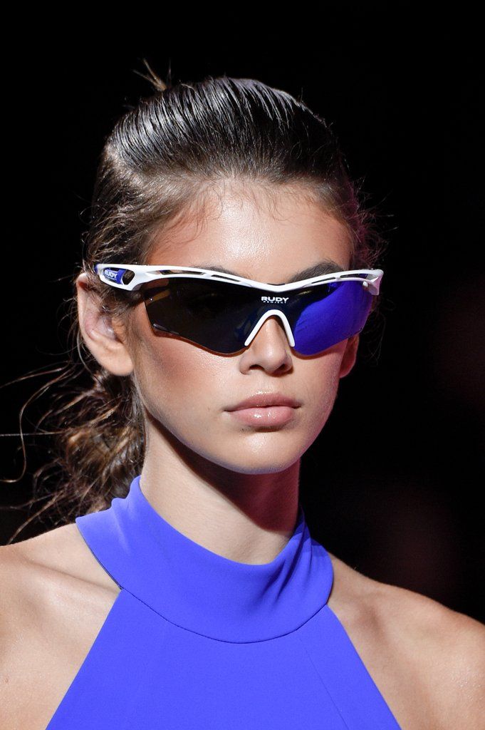Gli occhiali a specchio sono il trend del momento